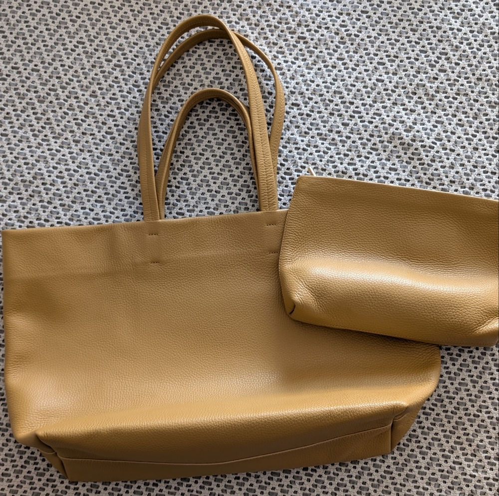 Cuyana Large Tote & Zipper Pouch Biscuit